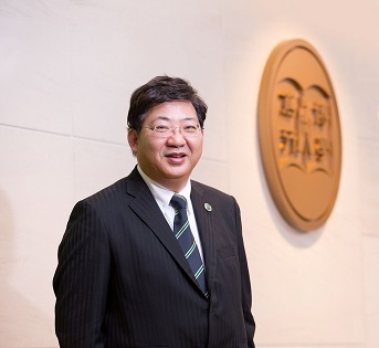 香港恒生大學校長何順文教授表示,卓越僱主須關心僱員之外,亦要不斷為員工增值。