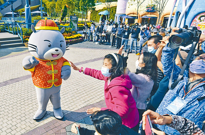 海洋公園重開,小朋友表現興奮。