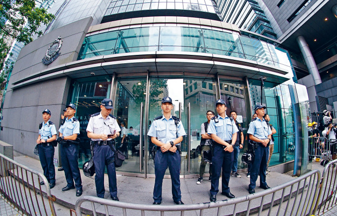 專責止暴制亂的香港警隊,欠缺多達約四千人手填補空缺。