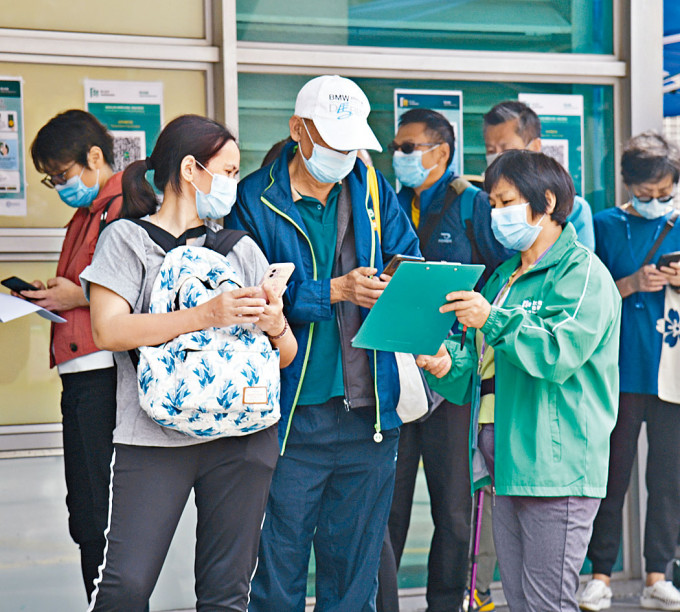 旅遊業從業員下月起安排到疫苗接種中心當登記員等工作。