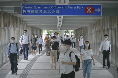 上年度公務員流失人數為八千五百人,佔整體公務員團隊約百分之四點八,其中一千八百六十人辭職,五成三辭職公務員於試用期離任。