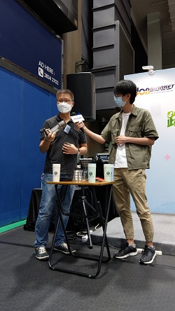 兼職導師朱國強(Raymond)上回精心炮製的咖啡使現場香氣四溢,不少觀眾紛紛表示希望一嘗他的成品。