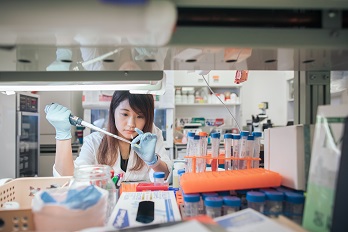 本港匯聚頂尖的醫學研究人才,在生命健康創科上具備優勢。
