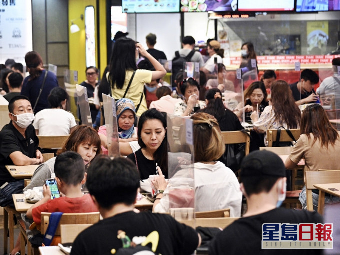 政府統計處公布,今年第三季的食肆總收益價值的臨時估計為245億元,按年上升43.8%。資料圖片