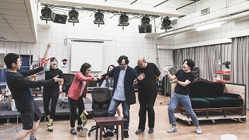 要當好演員,須仔細觀察生活的大小事。(相片由香港話劇團提供)