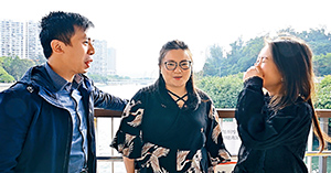 姐夫(左)及姐姐(右)等家人的支持使珮瑜積極面對人生。