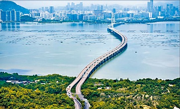 前海地區的租金較其他地區貴,約每平方呎十二元。