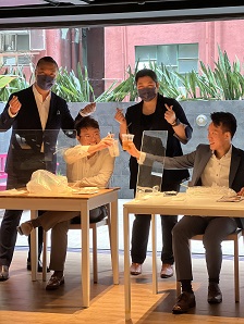 為了保障員工安全,Hari把用餐地點延伸至酒店健身室,騰出更多空間以確保員工安全用膳。