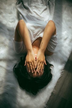 當我們發現自己生活壓力大到無法控制，必須提醒自己與此時此刻連結。