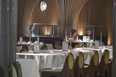 4月21日起,食肆恢復晚市堂食,但業界指食材等成本上升兩成,出現加價壓力。