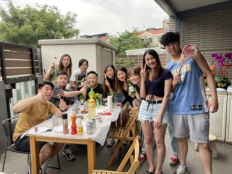 Dan與團隊成員打成一片，大家互相鼓勵及扶持，向共同目標邁進。