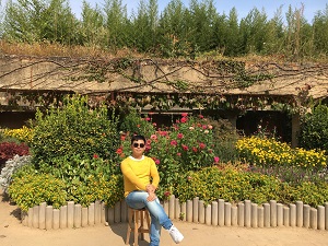 前國泰空少Mic轉職保險代理,已晉身百萬圓桌會會員,圖為他早年到墨爾本工作留影。(受訪者提供)