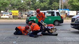 提供緊急救護服務、送院前護理服務,並執行與救護相關職務是救護員的日常。