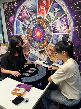星座有助求職者展現自己和了解自己的天賦和才能,找到合適自己的工作模式,把才能發揮在工作上。