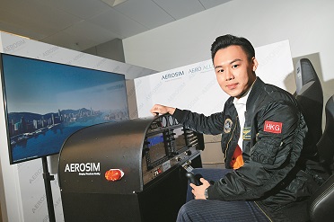 梁卓謙致力普及飛行訓練，為港培訓航空人才。