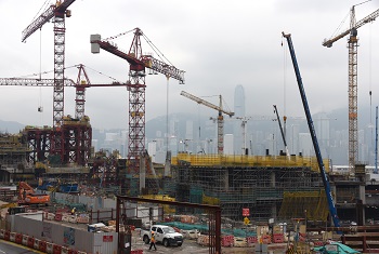 除了在香港發展外,測量師行業在外地的出路和發展機會多。