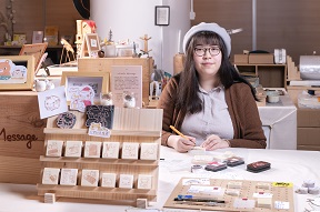 Iris於2018年成立手作印章品牌「A little Message」,亦是本年再度進駐的其中一個實驗室夥伴。