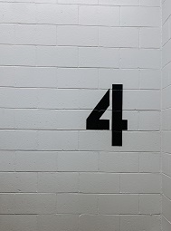 T有着四號人一般較情緒化的個性,當情緒來襲期間往往會選擇「潛水」,有時甚至可以整個星期完全與外面斷聯。