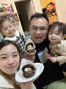 「希望他們可以早日找尋到自己的目標;至於在學業及成就上,我沒有特別的期望,他們能夠開心、健康地成長就好。」