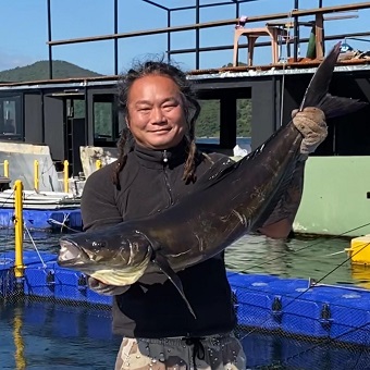 林子龍改良飼料，加強魚的抵抗力，以保健防病。