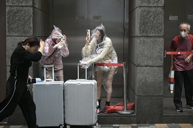 我們可以感受到市民當天在狂風暴雨中,發現無交通工具以至無法回到安全地方、措手不及的感受。