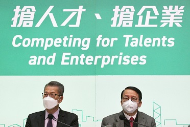 「高才通」計畫引進了八萬名人才到港,遠超政府年初定下全年三點五萬人的目標。