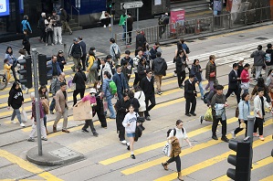 香港其實跟日本很相似,有經驗的人才非常短缺,所以無論政府或機構都有需要推遲退休年齡。