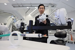 趙偉仁是上消化道手術和創新內鏡及機械人外科的權威。