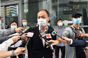 過去要平衡業界、政府、市民三方面的聲音,令周國强吃盡苦頭。