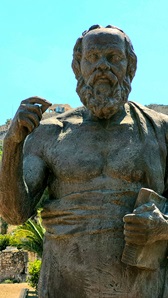 我們可以使用蘇格拉底式質疑(Socratic questions)的方法來挑戰負面自我對話。