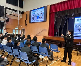 招募組走進不同院校，進行職業講座。