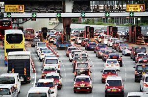 本港汽車數量於過去十年迅速增長,去年全港有逾六十三萬輛私家車。