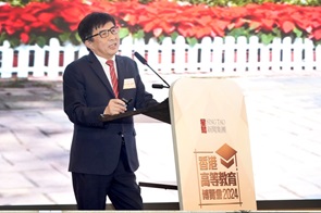 香港中文大學(深圳)協理副校長蔡小強教授在首屆香港高等教育博覽會上演講。