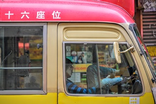 在面對壓力時,我們應該及時尋找方法來緩解情緒,避免極端情緒影響我們的行為,造成對他人和自己的傷害。