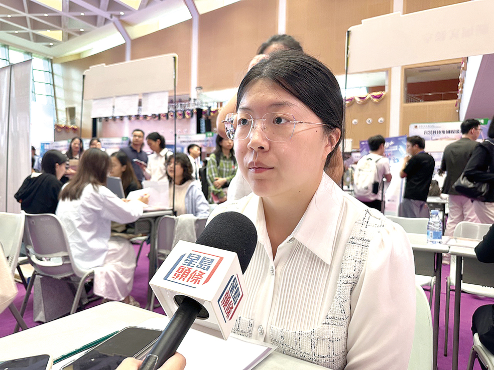 新世界(中國)地產投資有限公司人力資源代表歐女士表示,今次招聘會人頭湧湧,企業質量高。