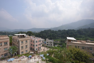 Ｎ租住一個位於大埔的村屋單位，業主剛好就住在她樓上。