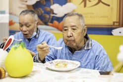 本港越來越多長者患有吞嚥障礙,糊餐、碎餐及軟餐等「照護食」的需求增加。