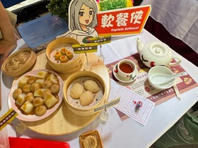 近月有連鎖快餐店和粵菜館推出照護食,坊間亦有社企開班教授製作軟餐,積極推動照顧者與吞嚥障礙人士「同餐同桌」。