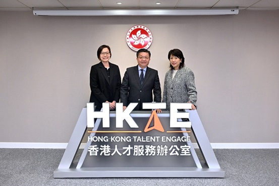 (左起)人才辦經理(人才聯繫)劉宇嘉、人才辦總監劉鎮漢及人才辦高級經理(業務夥伴)陳嘉慧。