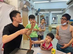 李詠豪多年來努力進修飼養兩爬動物的知識,希望市民反思一時衝動或一窩蜂心態飼養的不良心態。