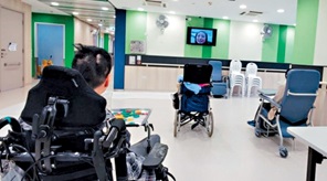 政府為發展商提供誘因,鼓勵在新私人發展物業內興建殘疾人士院舍,惟計劃推出近一年半,暫未收到任何申請。