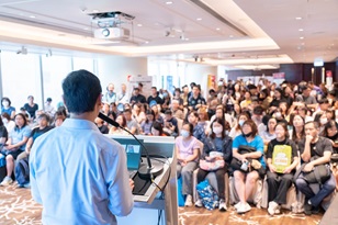 「大學路多元升學展2025」吸引大批學生及家長入場聆聽專家的寶貴意見，獲益良多。