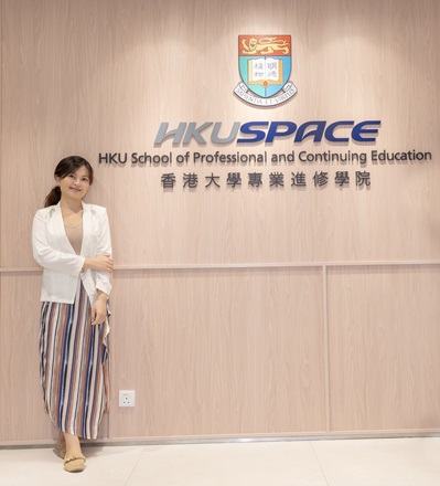 鄺煒婷（Tiffany）表示，課程致力為學生提供優質的法律教育，邀請來自牛津、劍橋、布里斯托和皇家霍洛威學院等世界頂尖大學的法律教授親身來港。