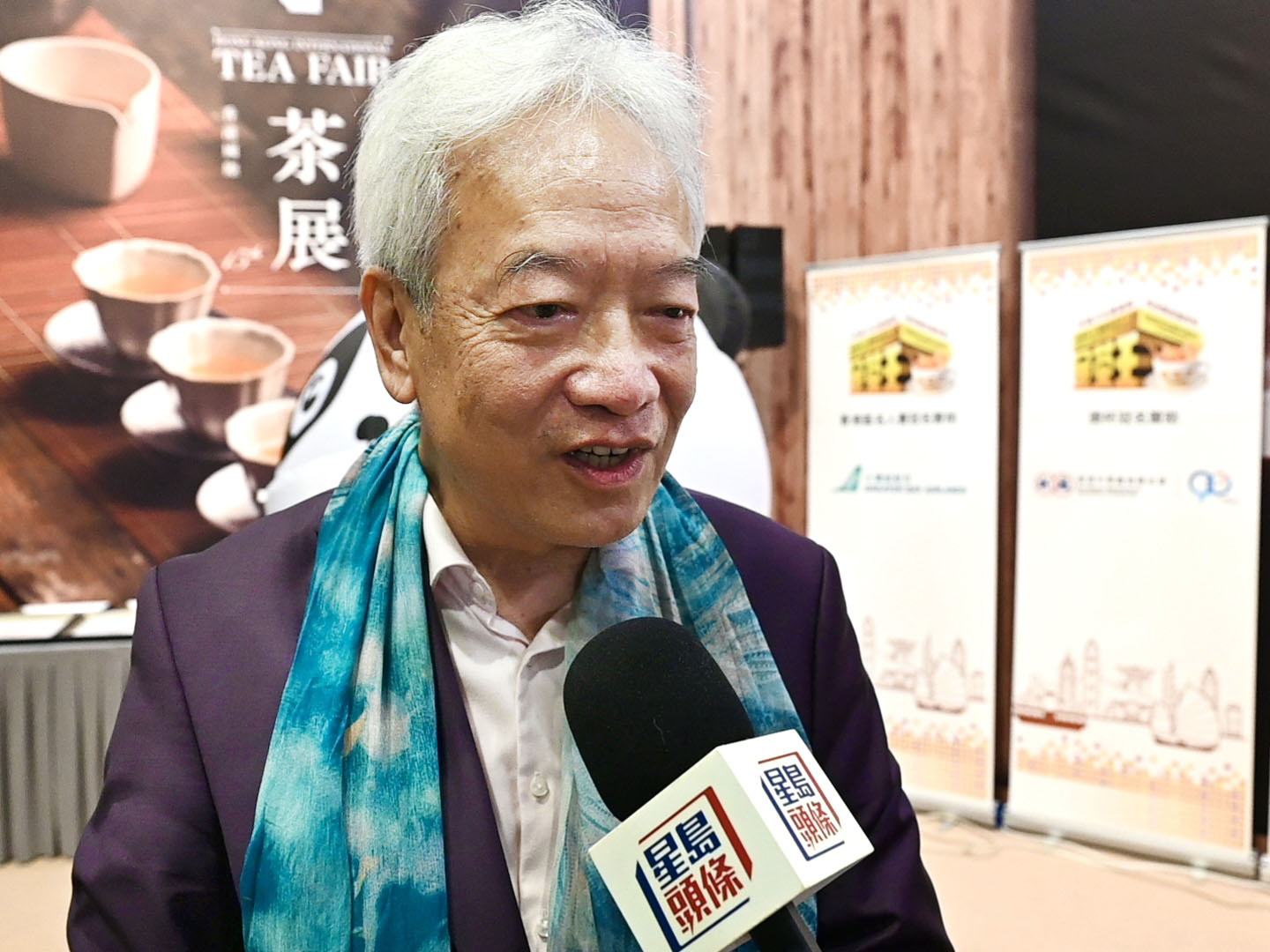 黃家和指食肆結業潮已釋放大量人力資源，暫時無必要再輸入新外勞。