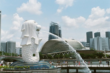 香港可借鑑新加坡經驗，結合過渡性房屋的本地實踐，推動社區調解發展。