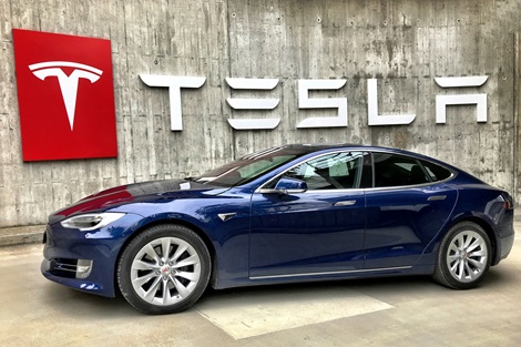 Tesla是電動車來，用電的，當然好慳油了。