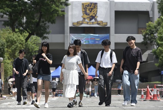 除了專注於學科知識外，大學生亦應積極學習人工智能的核心技術，從而在職場中保持競爭力。