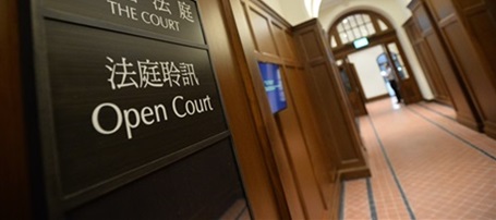 在職涯發展上，法律行政人員可持續深耕專業，累積經驗後承擔更複雜案件或管理職責；亦可邊工作邊進修法律資格課程，轉型執業律師。