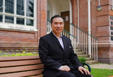 香港大學人工智能與數據科學學部主任鄭振剛透過「HINCare」平台，向不同地區推廣時間銀行的概念。